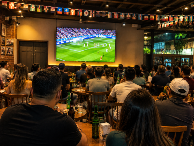 Brasil deixa a Copa, mas bares e restaurantes mantêm saldo positivo, aponta Abrasel
