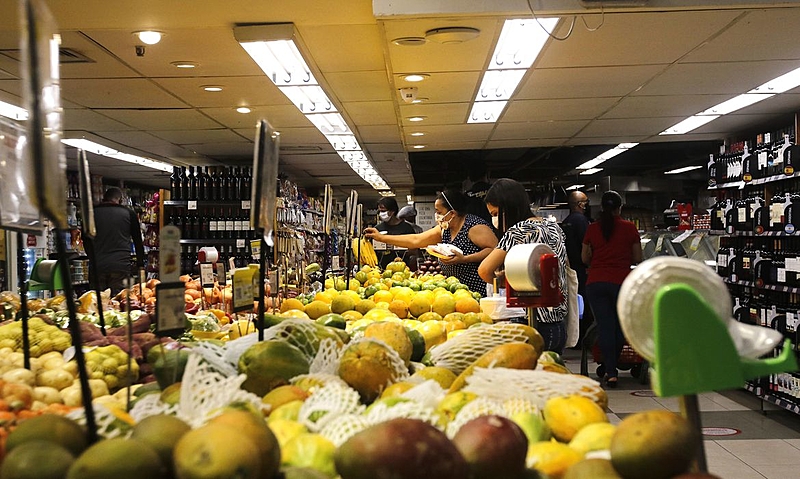 Preços ao consumidor caem em junho na comparação com maio e com o ano passado