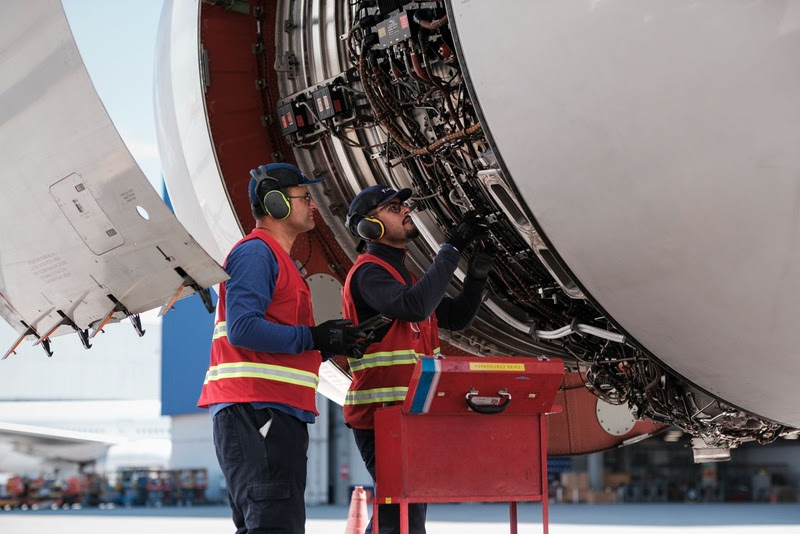 LATAM amplia oportunidades de emprego no Brasil com banco de talentos para mecânicos aeronáuticos