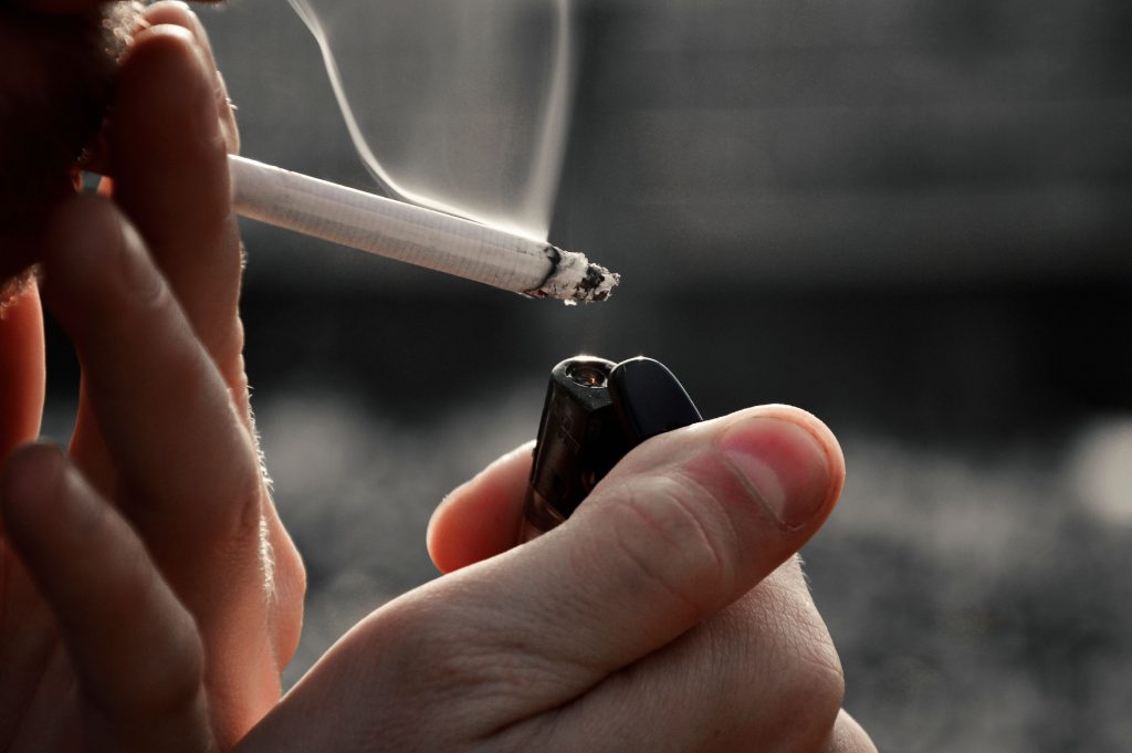 Do cigarro ao vape, nicotina mantém ciclo de dependência e ameaça saúde de jovens, alerta Afya Paraíba