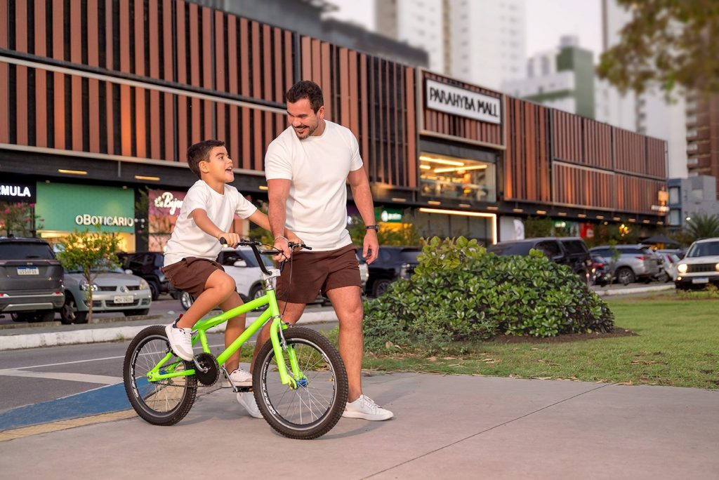 Semana do Dia dos Pais ganha roteiro completo de presentes, gastronomia música no Parahyba Mall