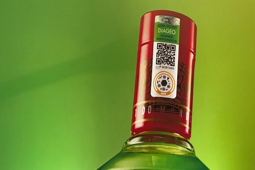 Novo selo transforma celular em ferramenta de verificação contra falsificação de bebidas