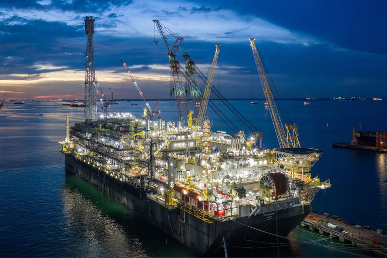 Petrobras envia plataforma gigante, P-82, a campo de Búzios, no pré-sal da Bacia de Santos