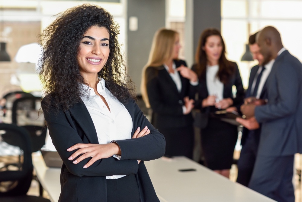 Mulheres avançam na liderança do varejo e já são maioria nos cargos de liderança de 29 grandes empresas