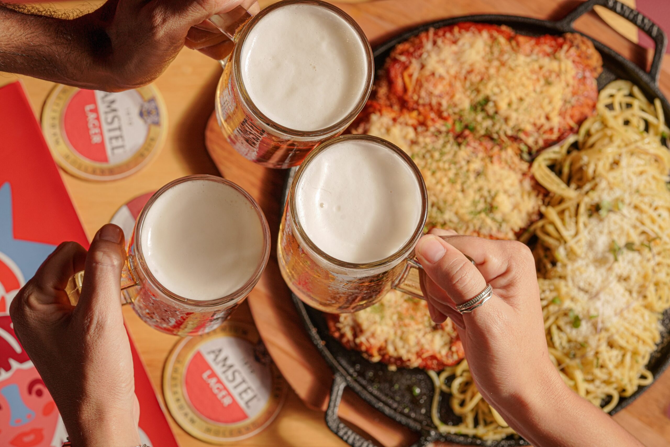 Loca como tu Madre reúne promoções para almoço, happy hour e encontros em João Pessoa