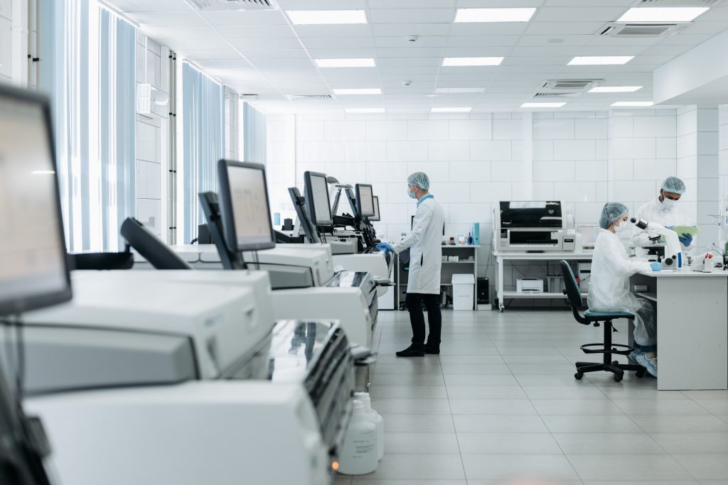Edital oferece até R$ 100 mil para fortalecer laboratórios acadêmicos e de pesquisa no Brasil