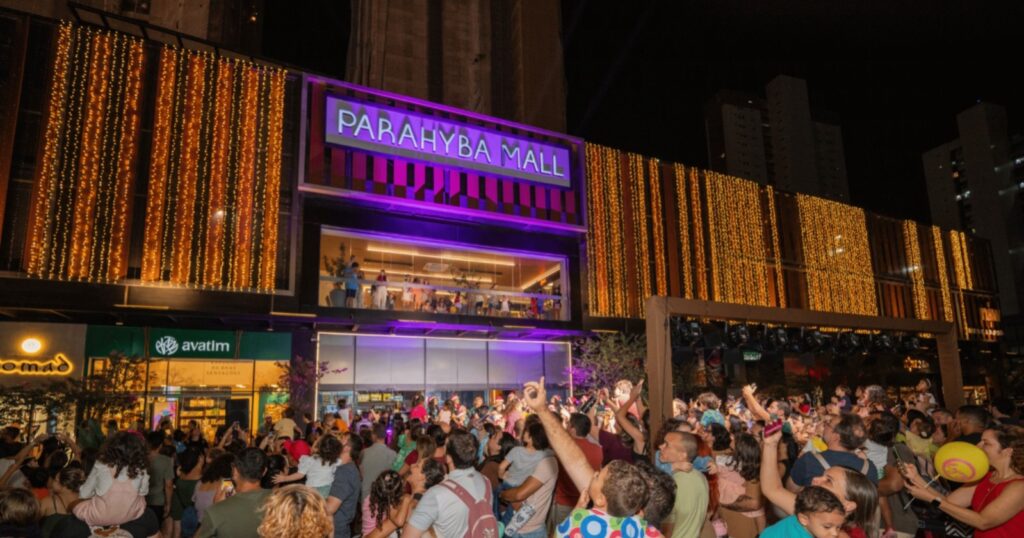 Parahyba Mall reúne Halloween, cãominhada e programação de bem-estar após emocionante chegada do Papai Noel
